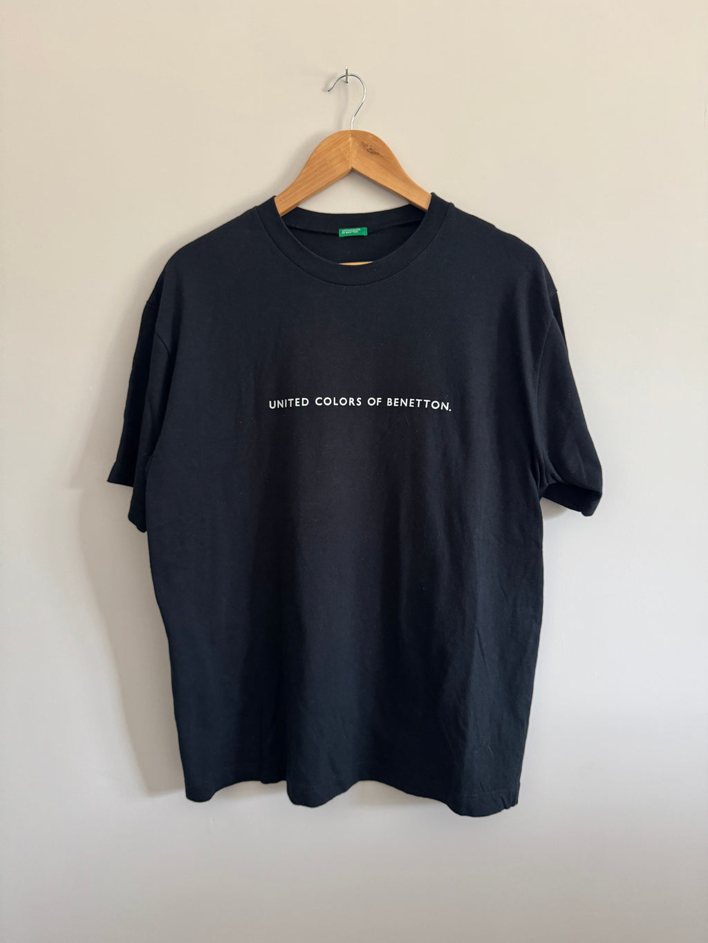 UNITED COLORS OF BENETTON TEE - BLACK - L