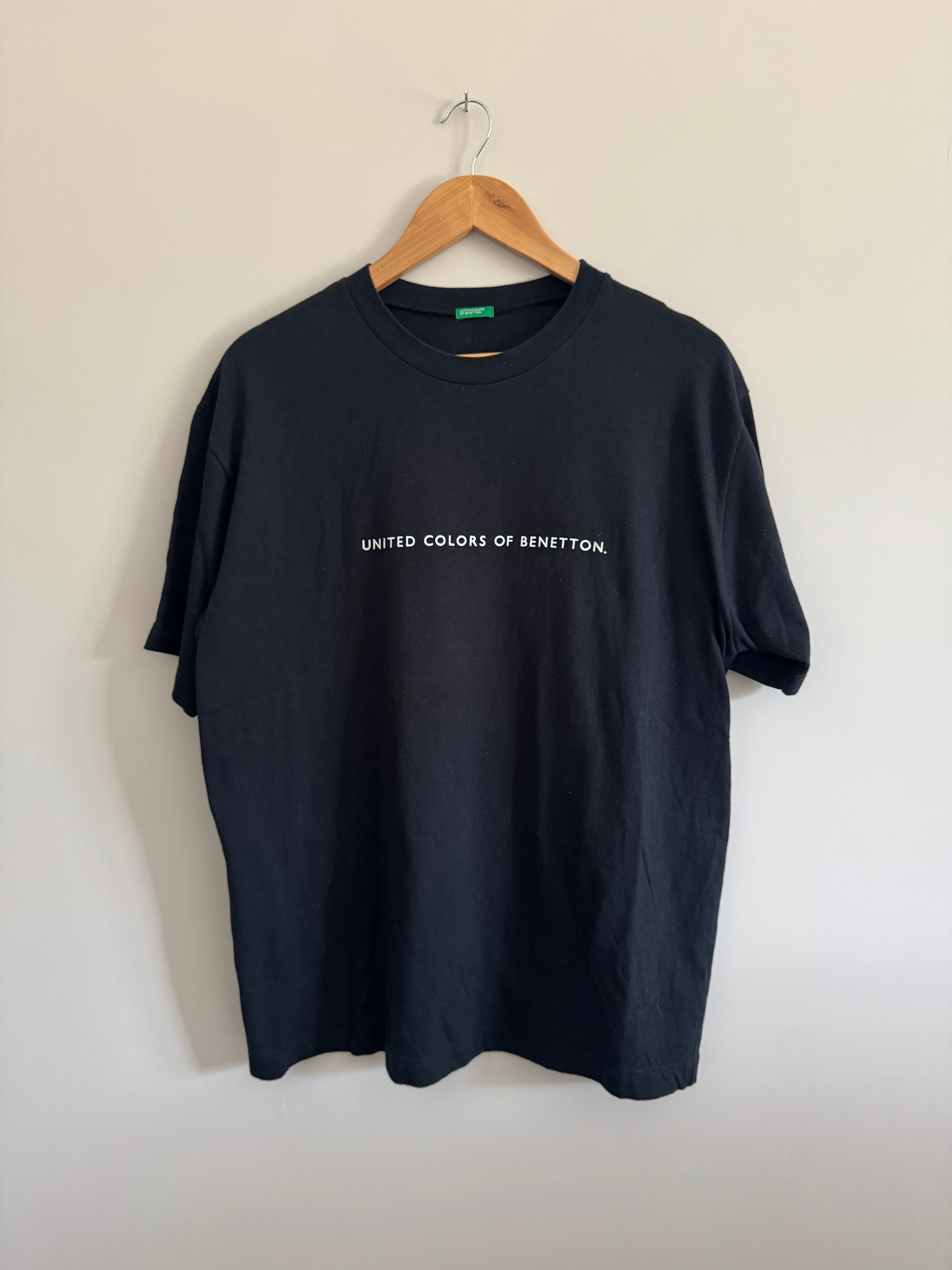 UNITED COLORS OF BENETTON TEE - BLACK - L