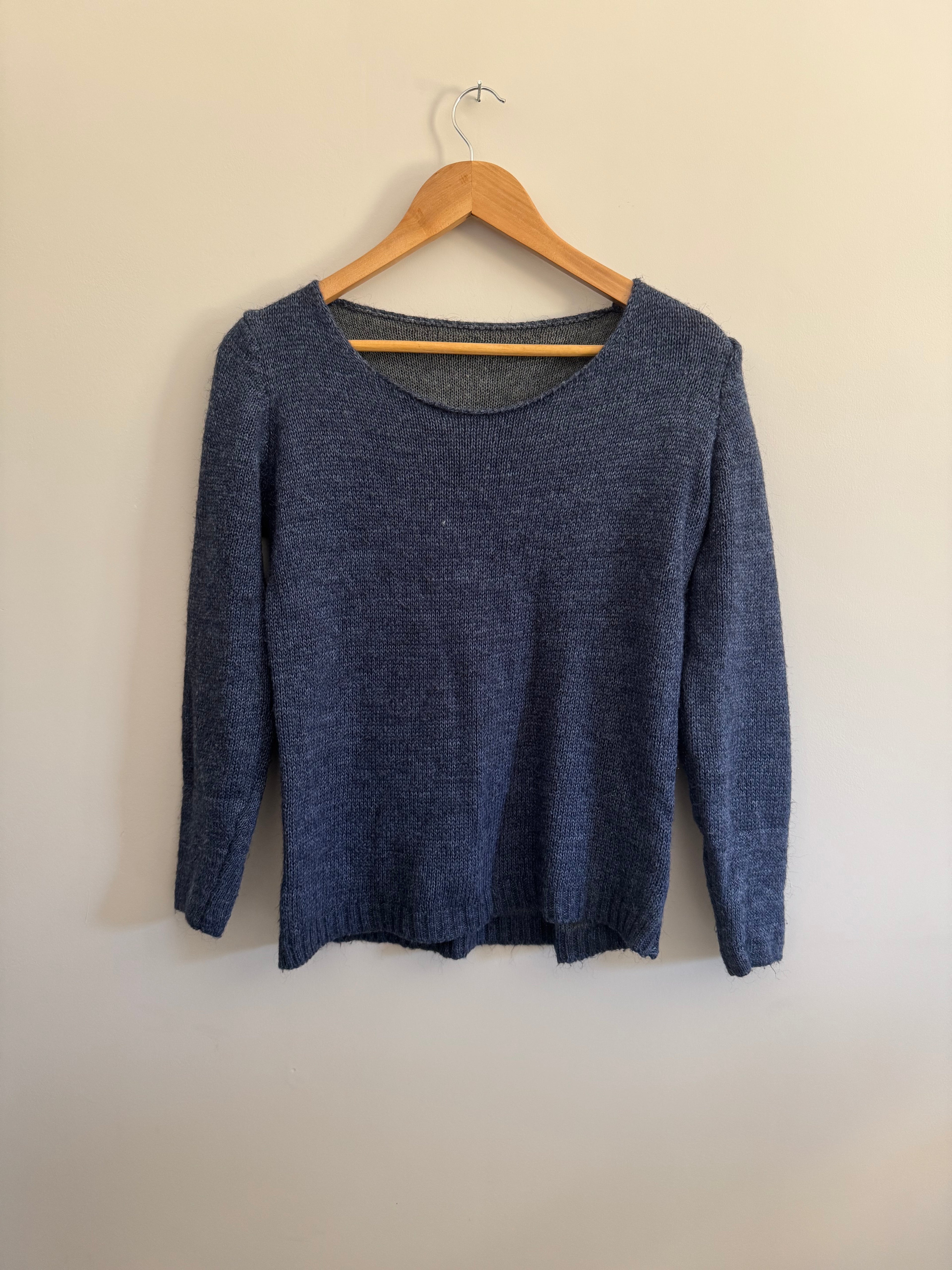 BLUE UNBRANDED SWEATER