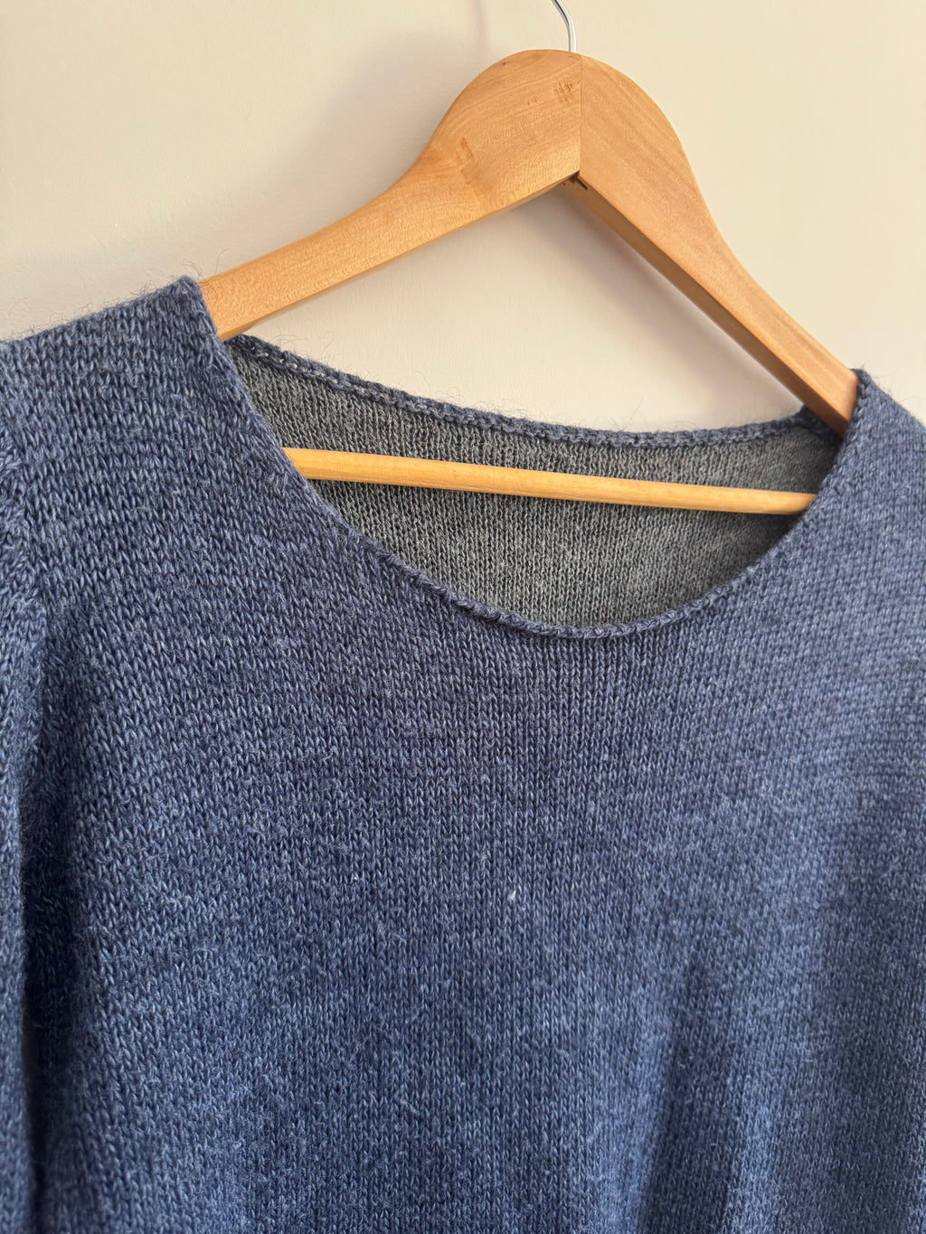 BLUE UNBRANDED SWEATER