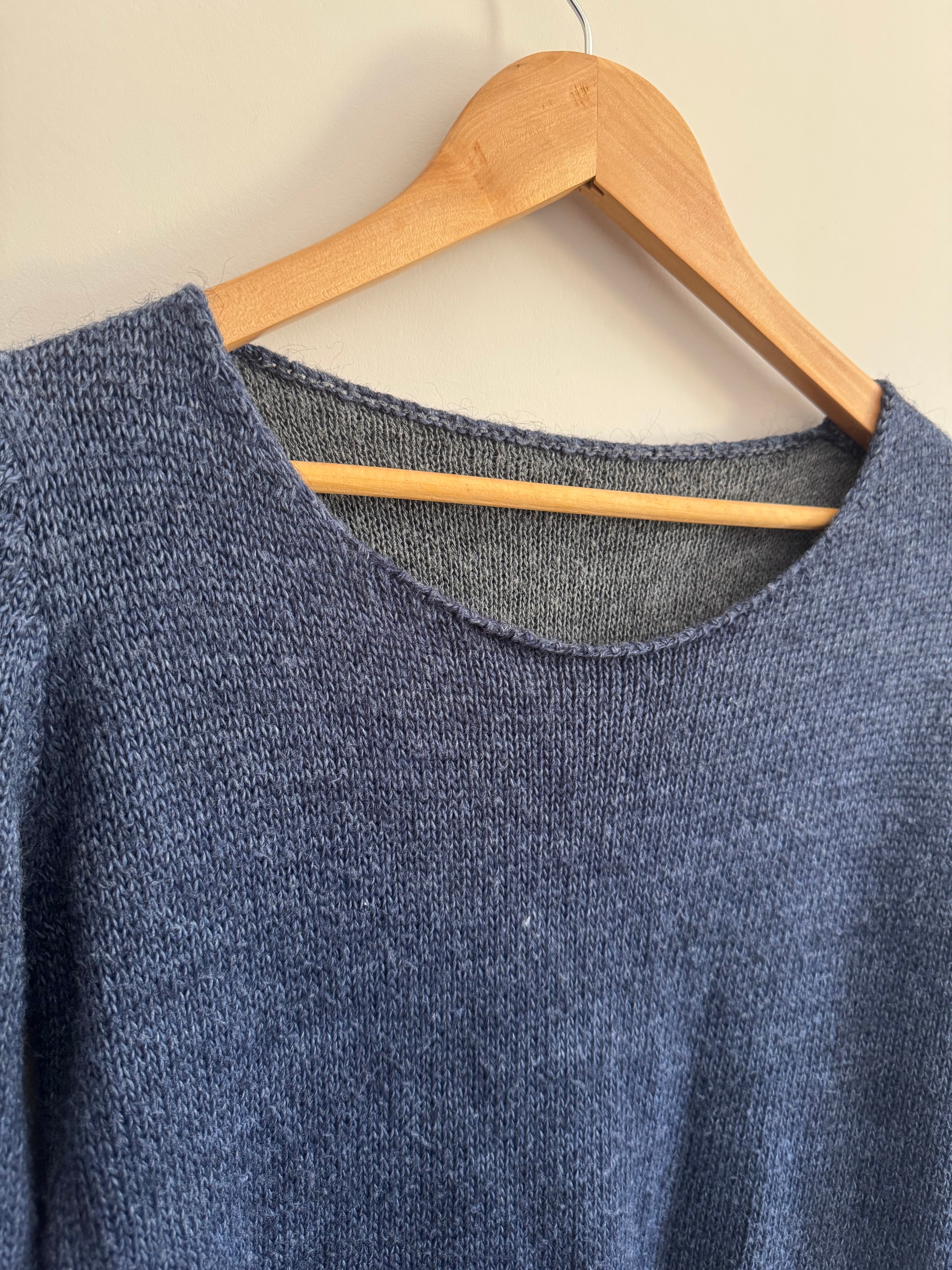 BLUE UNBRANDED SWEATER
