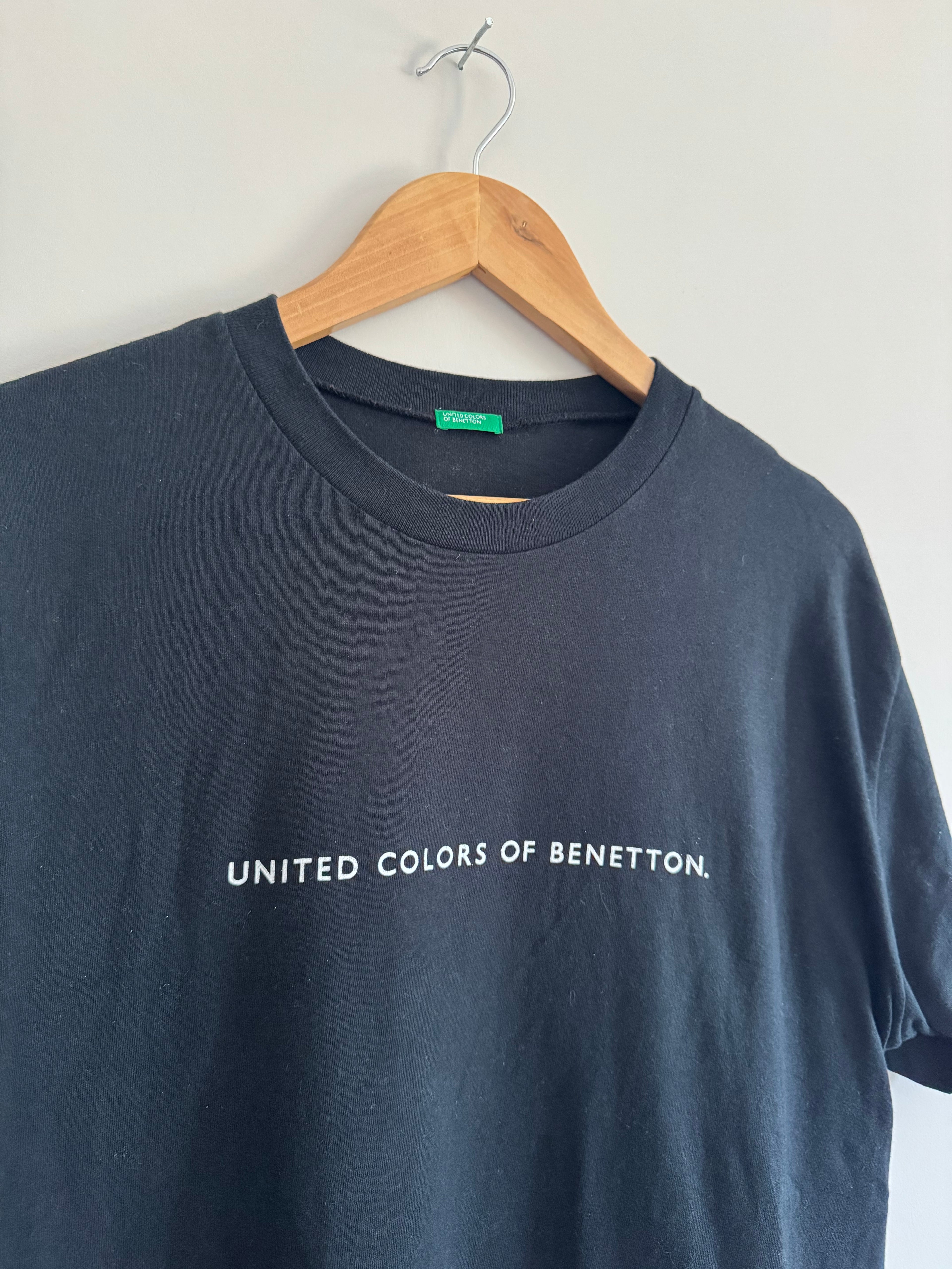 UNITED COLORS OF BENETTON TEE - BLACK - L