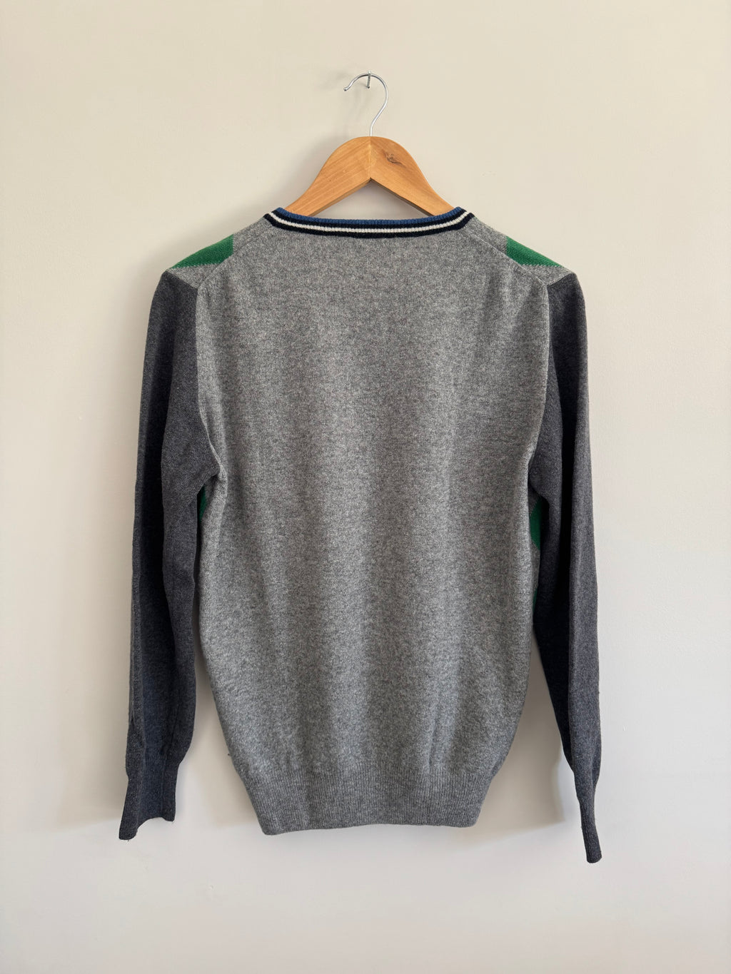 FRED PERRY ARGYLE KNIT V-NECK SWEATER - S