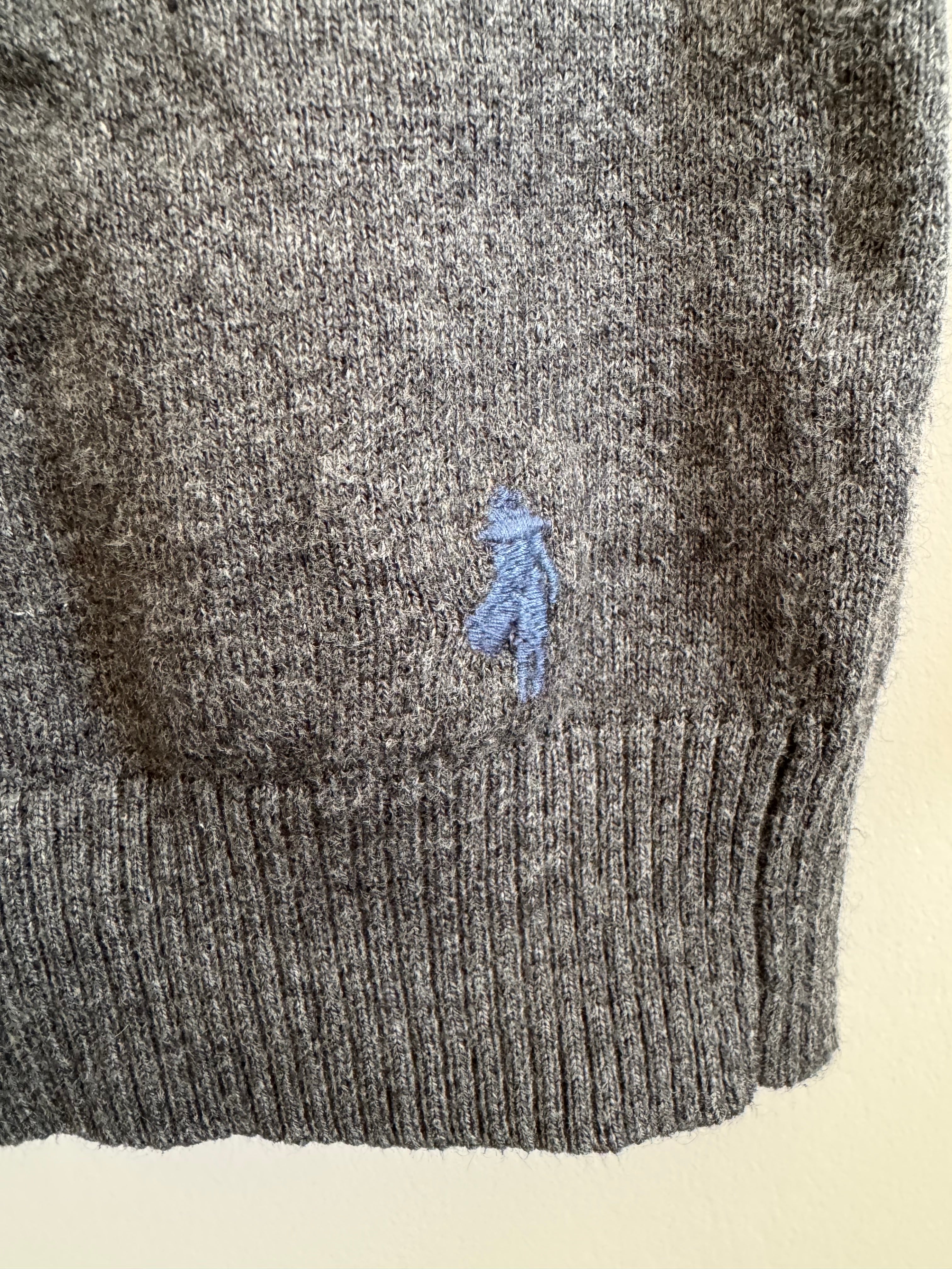 MCS (MARLBORO CLASSICS) V-NECK SWEATER - GREY - XL