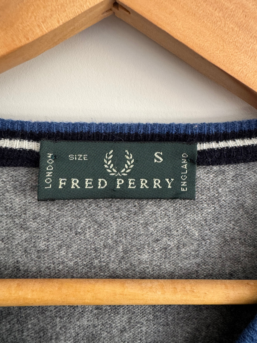 FRED PERRY ARGYLE KNIT V-NECK SWEATER - S