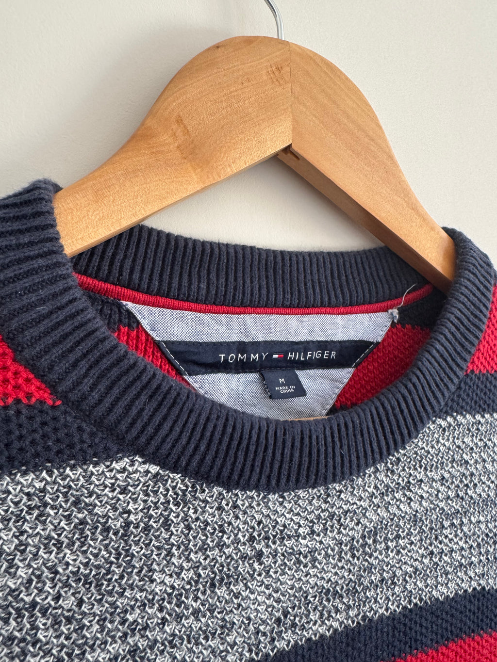 TOMMY HILFIGER STRIPED CREWNECK SWEATER - M