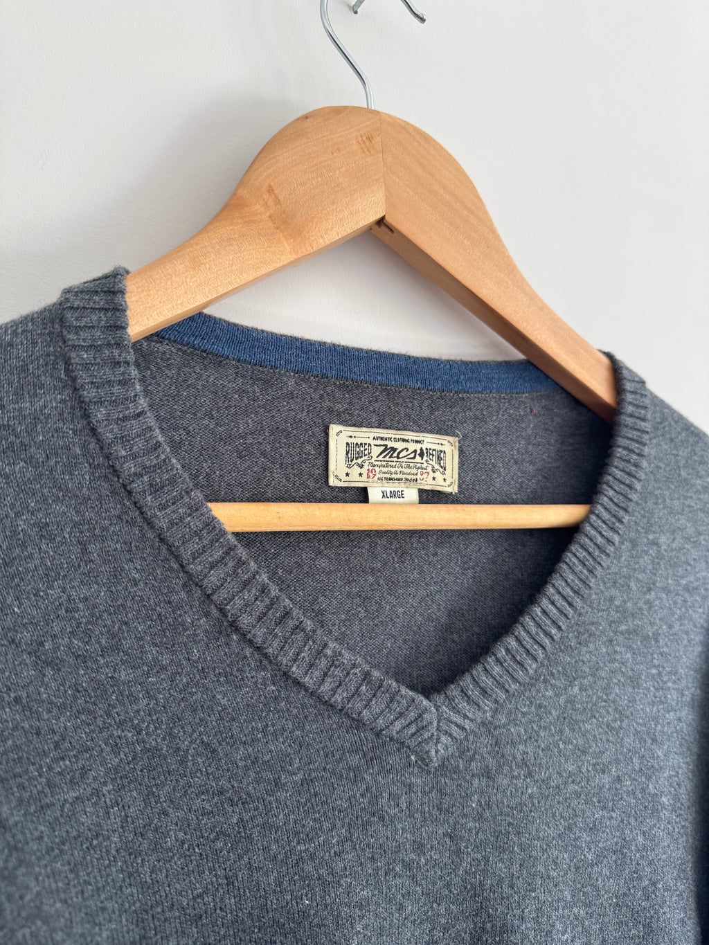 MCS (MARLBORO CLASSICS) V-NECK SWEATER - GREY - XL