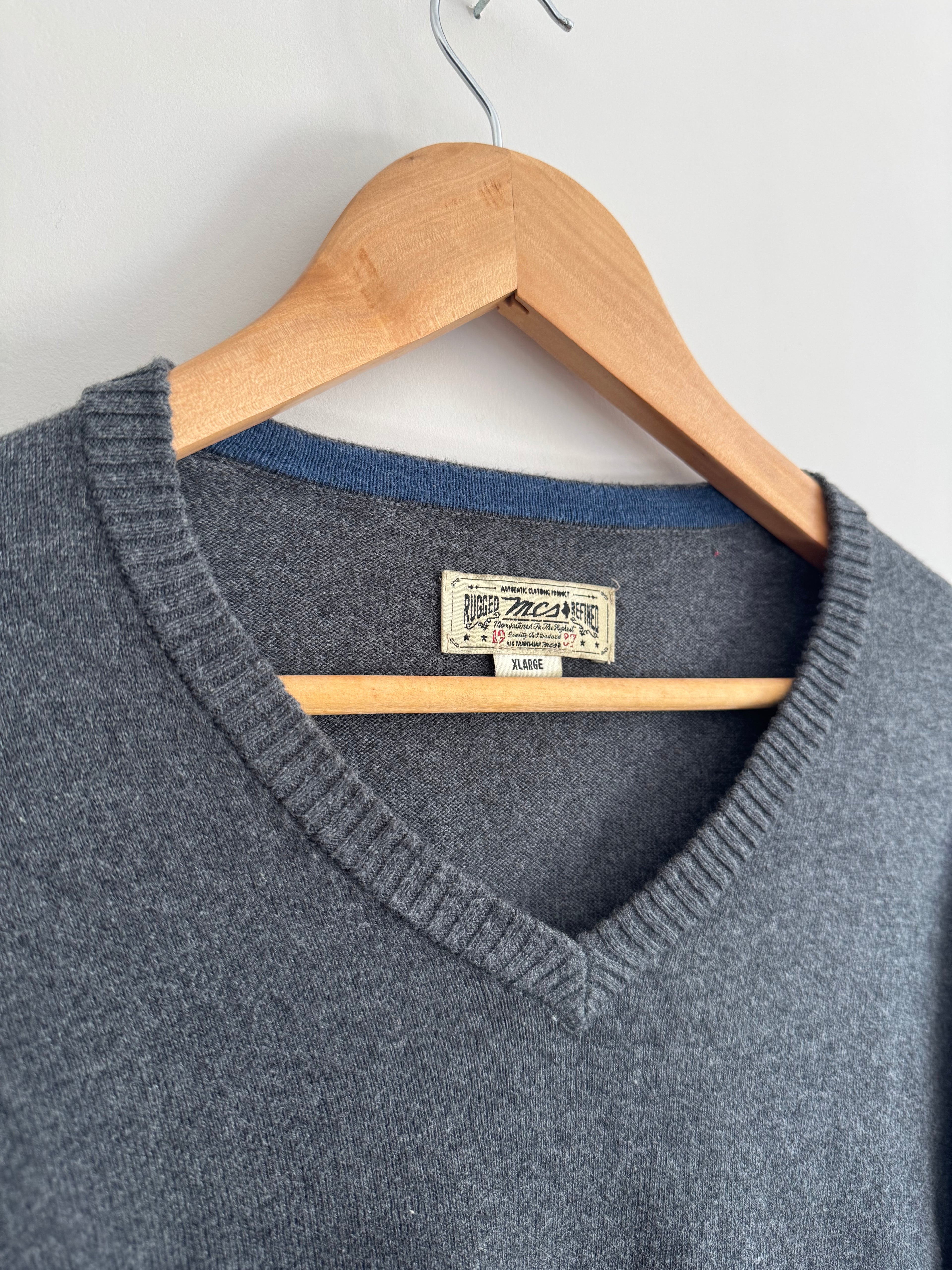 MCS (MARLBORO CLASSICS) V-NECK SWEATER - GREY - XL