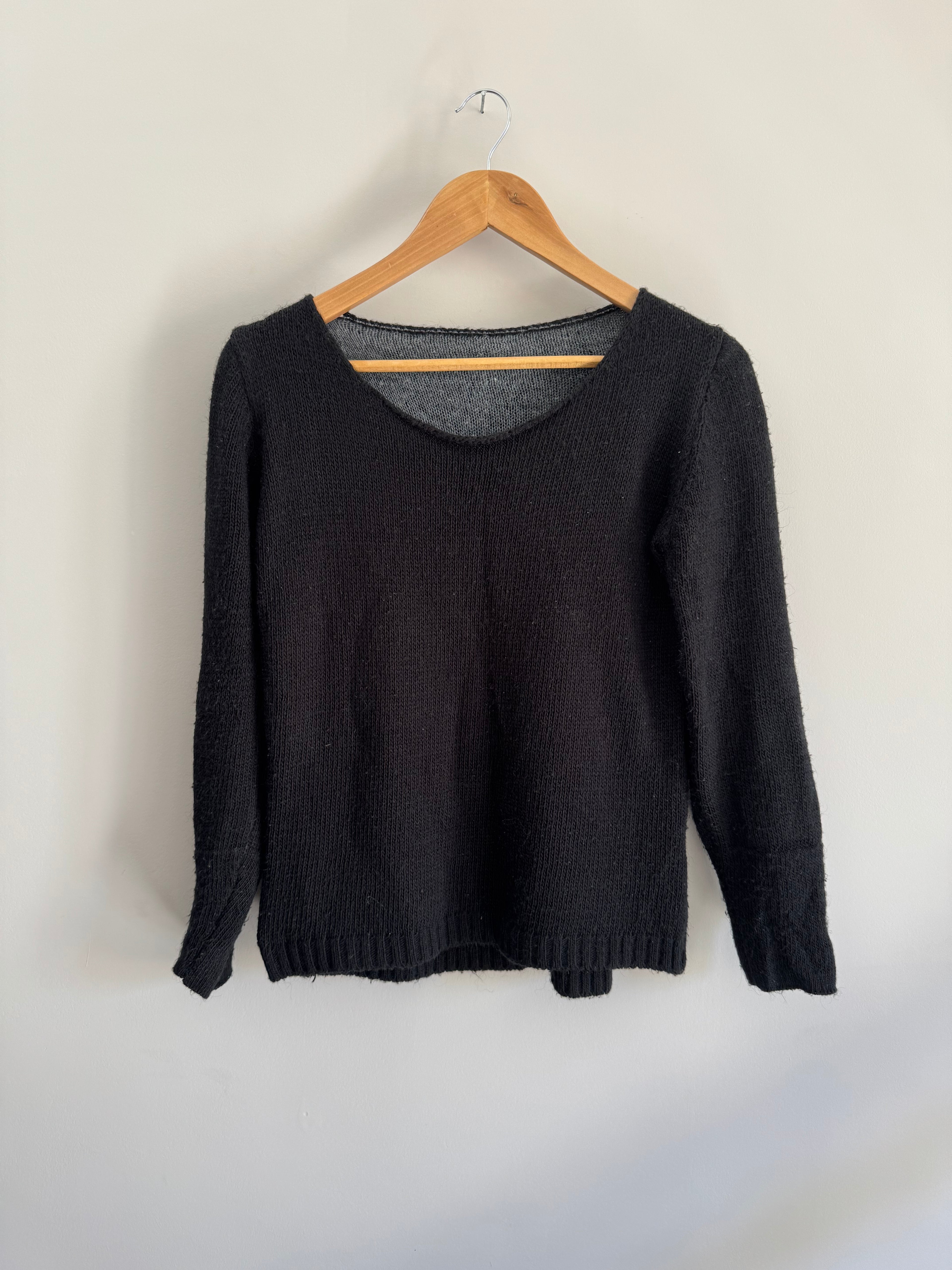 BLACK UNBRANDED SWEATER - M*