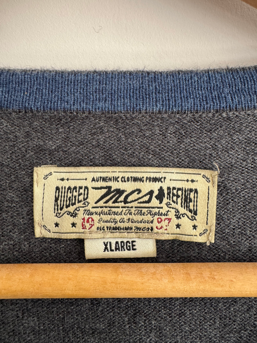 MCS (MARLBORO CLASSICS) V-NECK SWEATER - GREY - XL