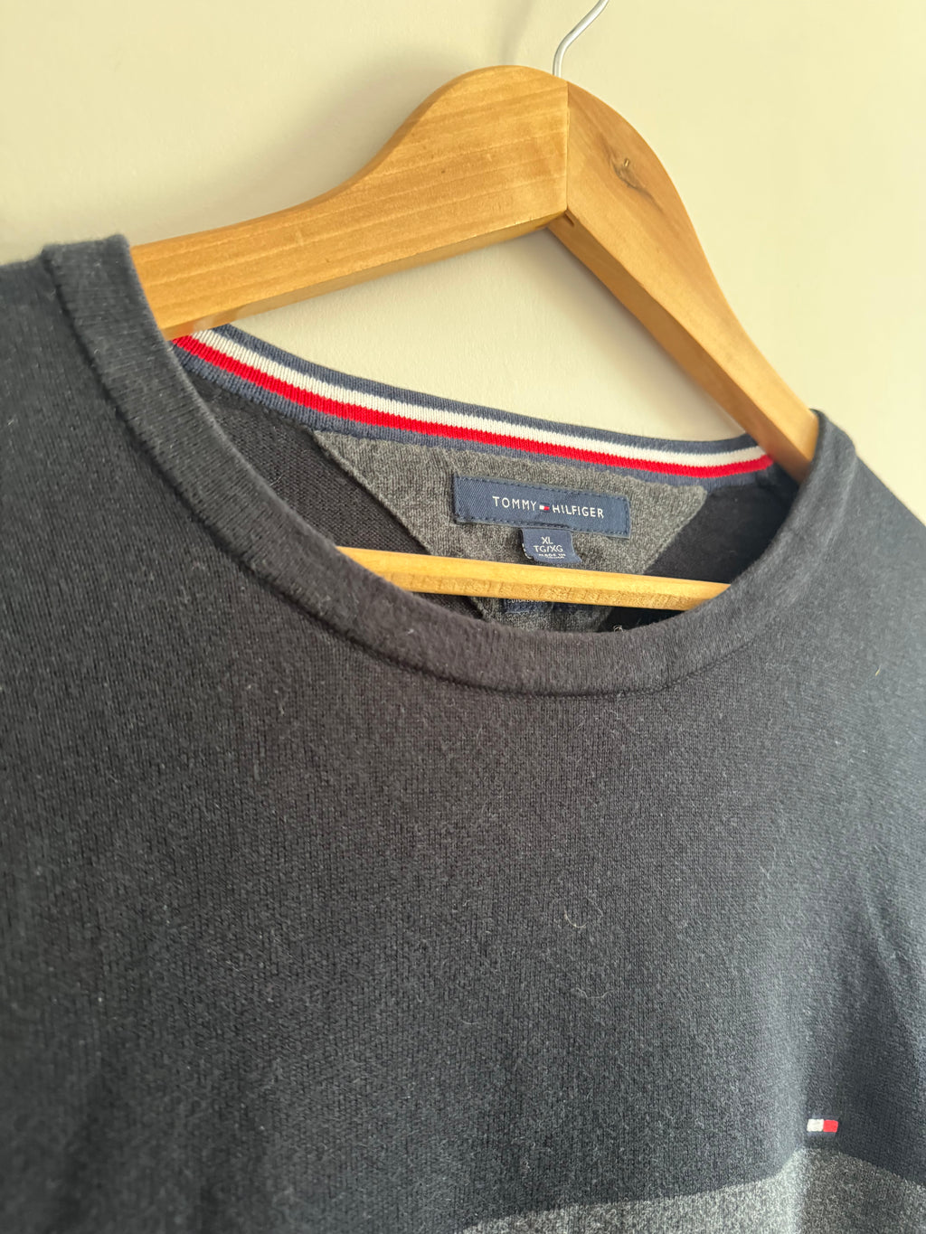TOMMY HILFIGER TWO-TONE KNIT SWEATER - XL