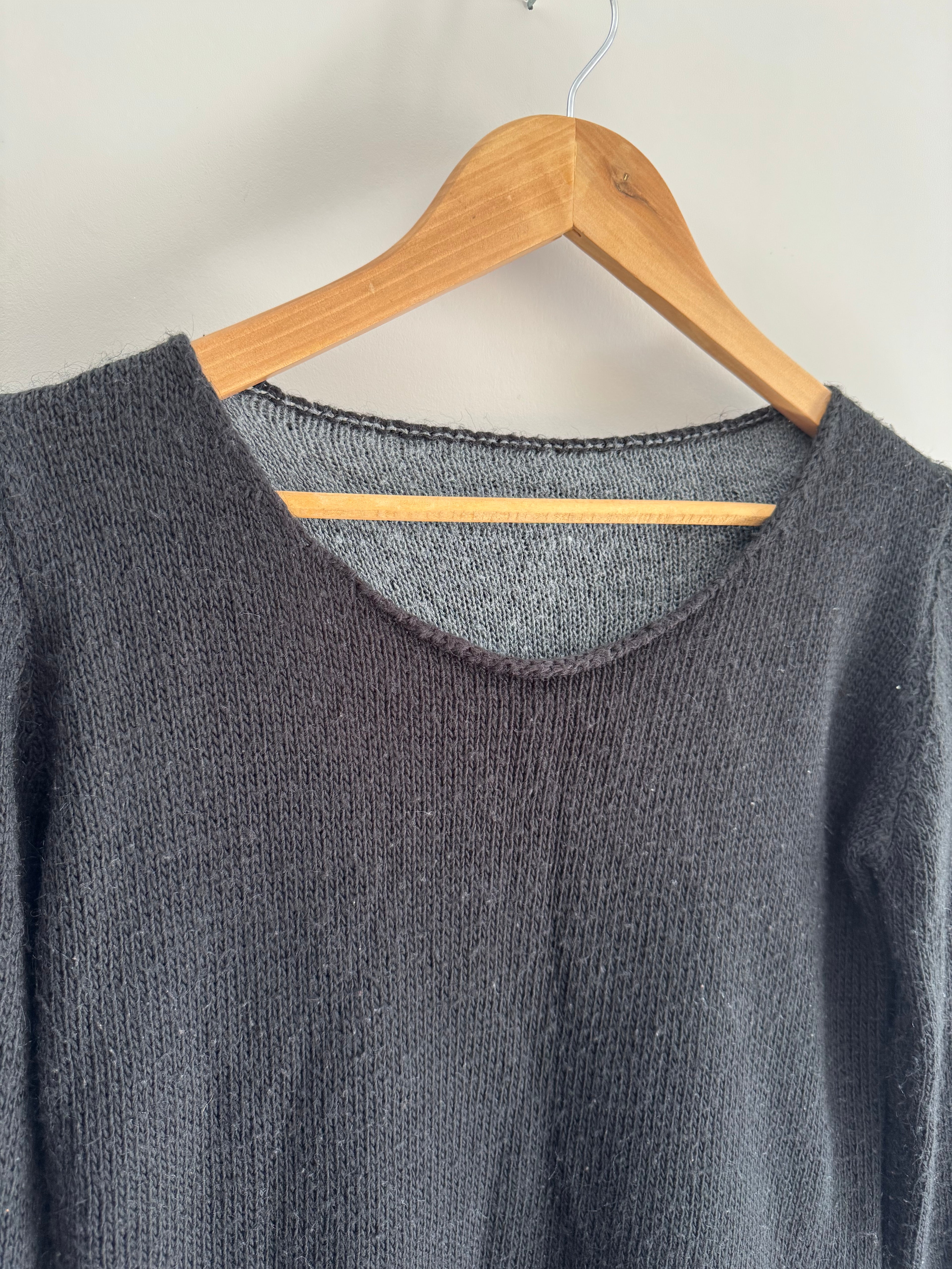 BLACK UNBRANDED SWEATER - M*