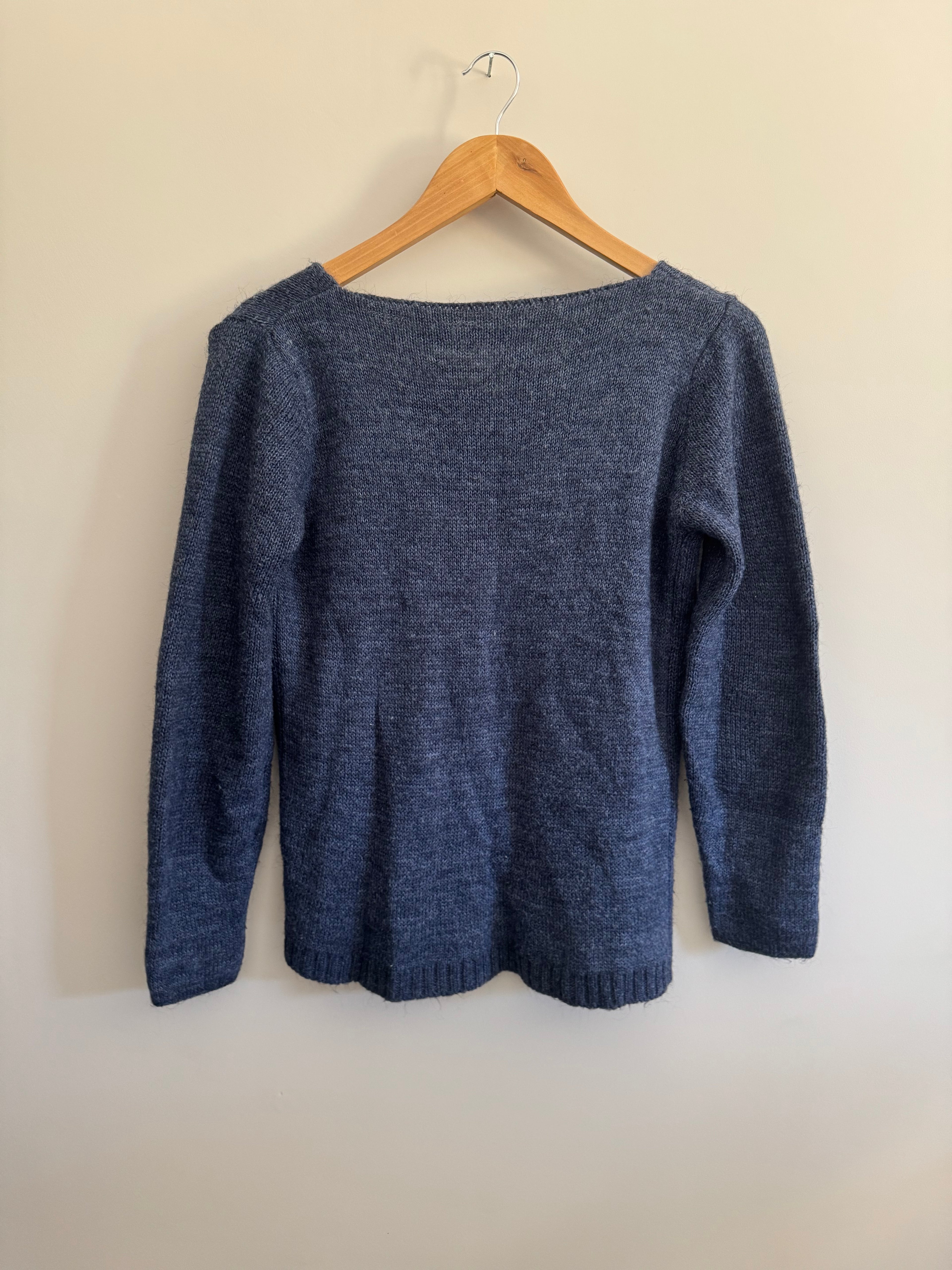 BLUE UNBRANDED SWEATER