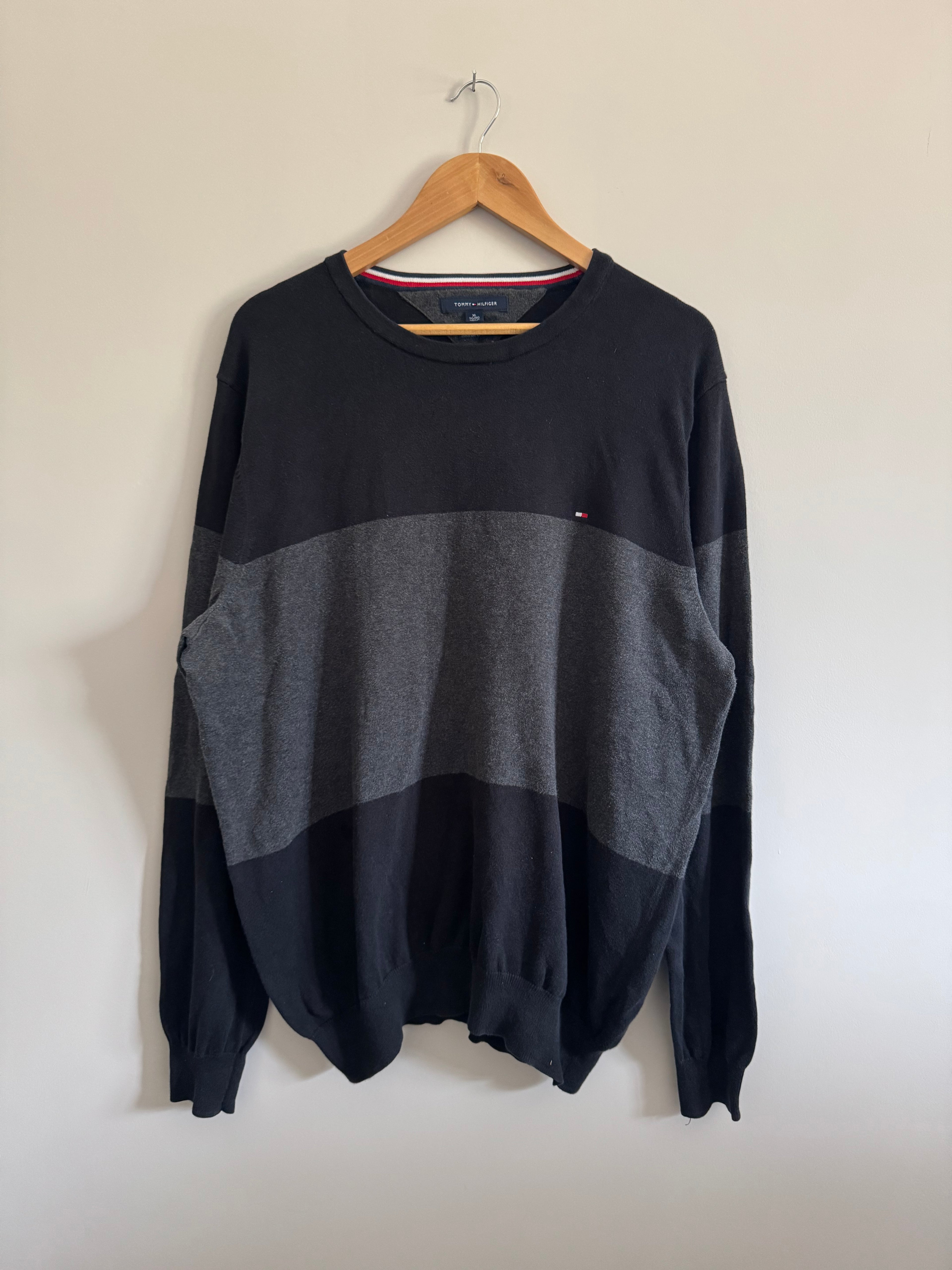 TOMMY HILFIGER TWO-TONE KNIT SWEATER - XL