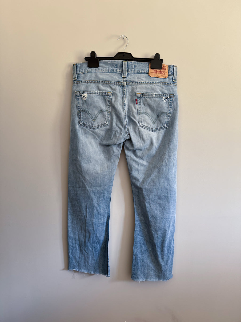 Levi’s 506 Distressed Cropped Jeans – Light Wash – W32 L27