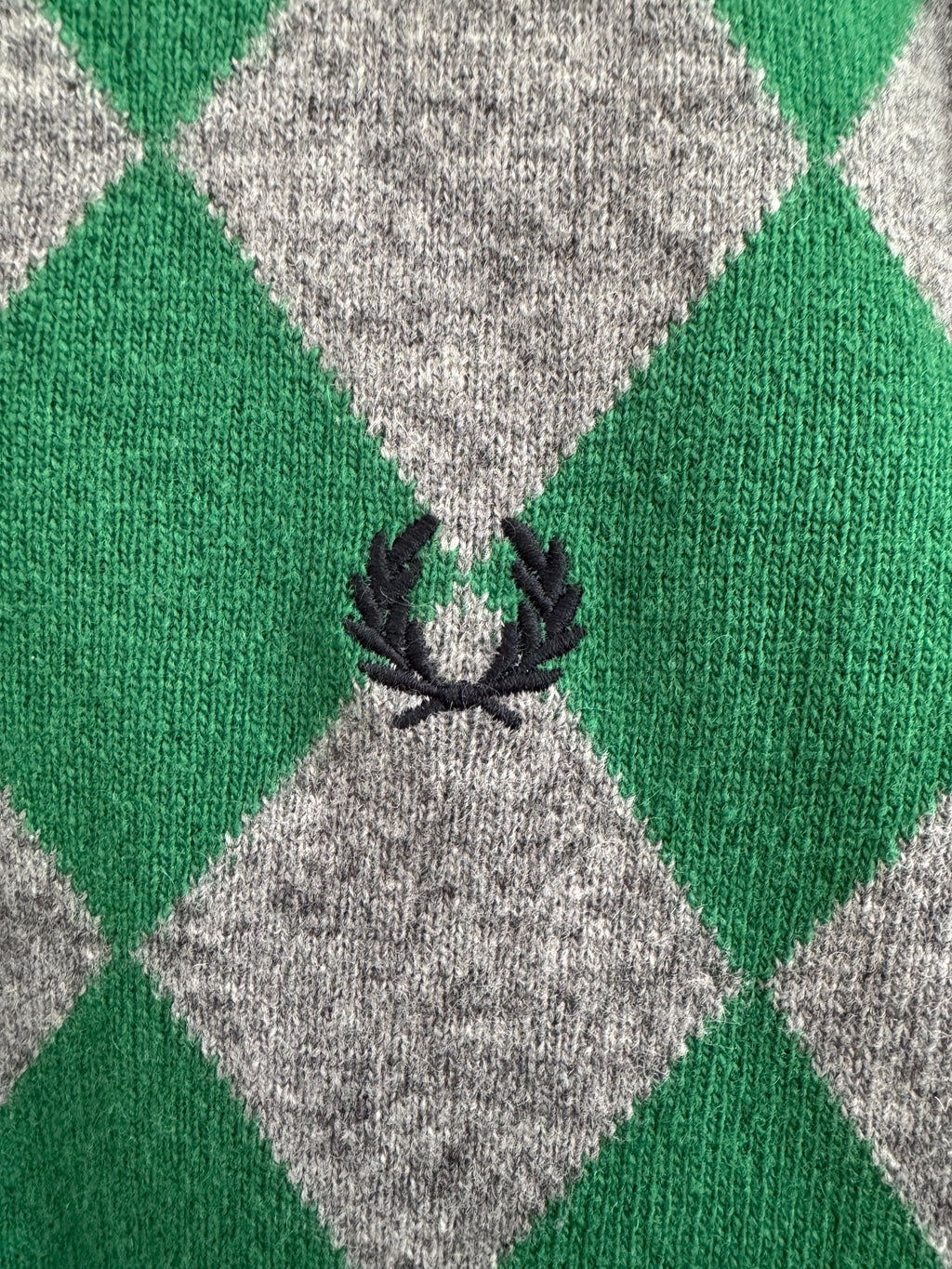 FRED PERRY ARGYLE KNIT V-NECK SWEATER - S