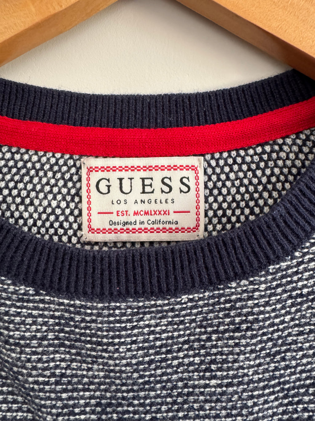 GUESS LOS ANGELES WOMEN’S KNIT SWEATER - S