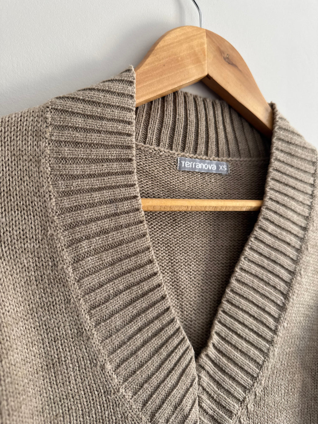 TERRANOVA BEIGE V-NECK SWEATER - XS