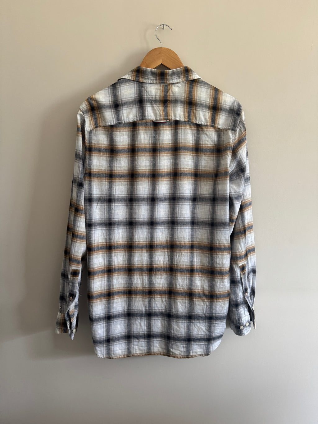TOMMY HILFIGER MEN’S CHECKERED SHIRT - M