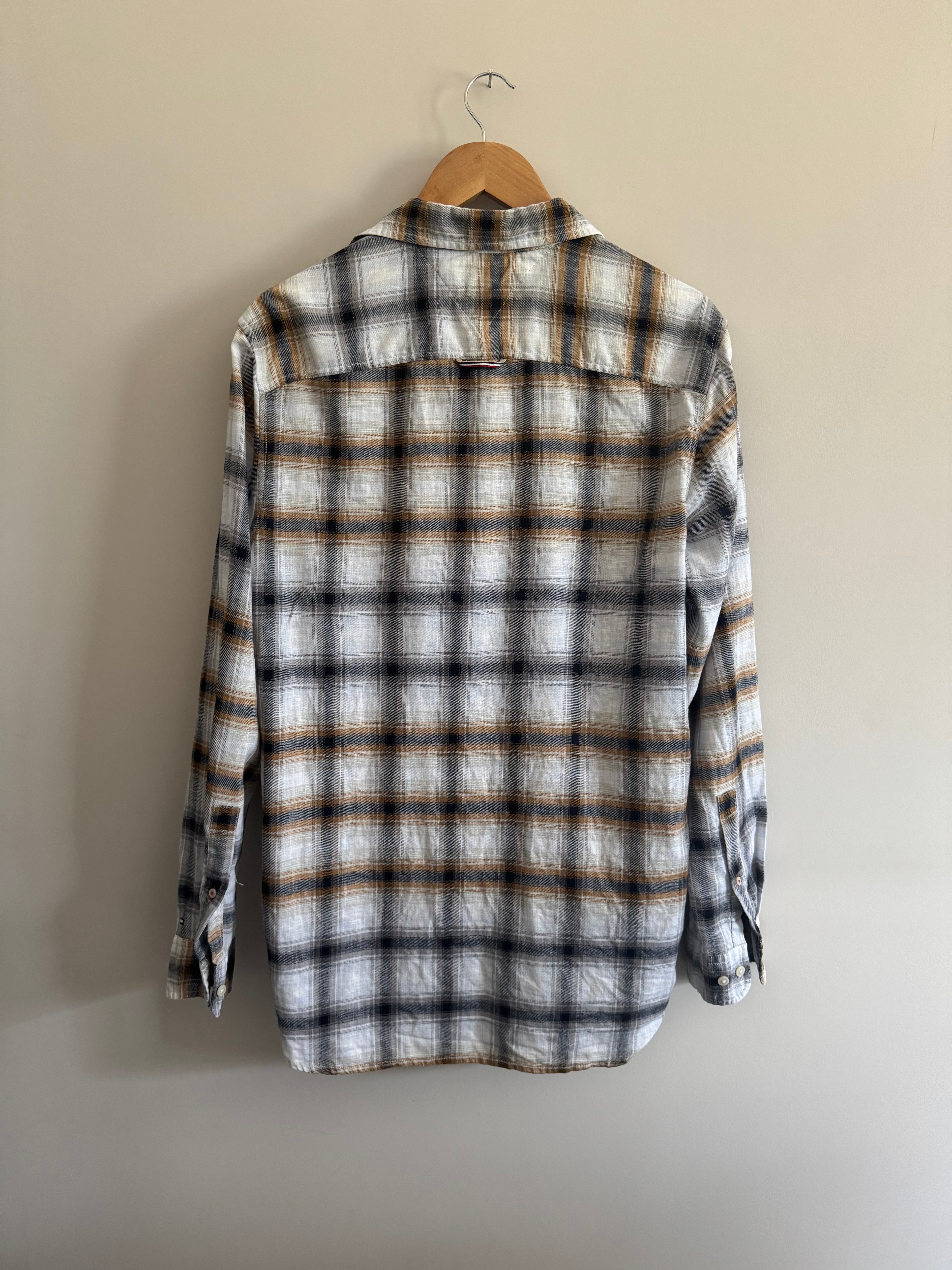 TOMMY HILFIGER MEN’S CHECKERED SHIRT - M