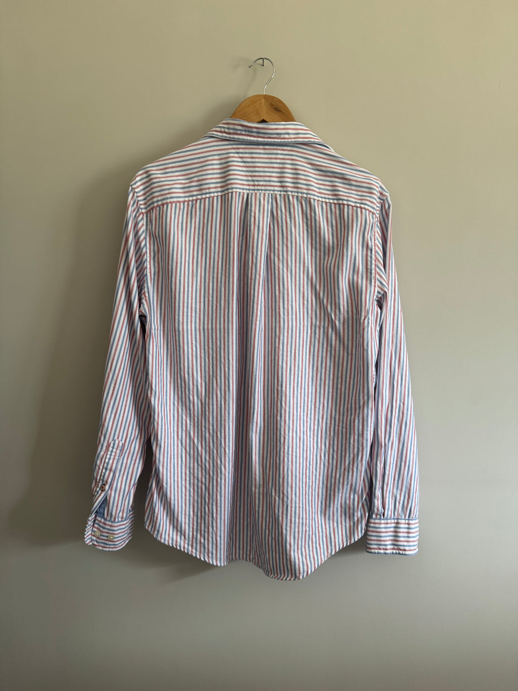 TOMMY HILFIGER MEN’S STRIPED BUTTON UP SHIRT - L