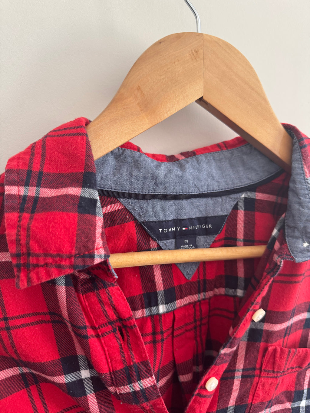 TOMMY HILFIGER WOMEN’S RED PLAID FLANNEL SHIRT - M